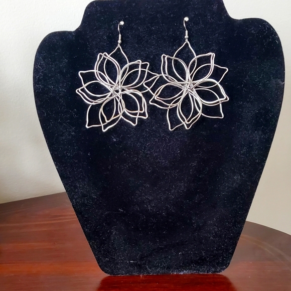 Bohemian Style Hollow Flower Earrings - Fashion Jewelry- Gold Color - Picture 3 of 7